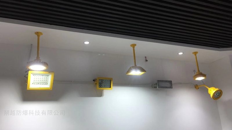 厨房平板灯安装师傅上门：专业服务保障照明品质